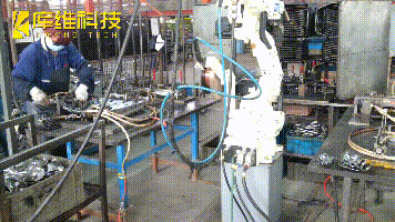 為什么要用焊接機(jī)器人，很多企業(yè)都選擇它